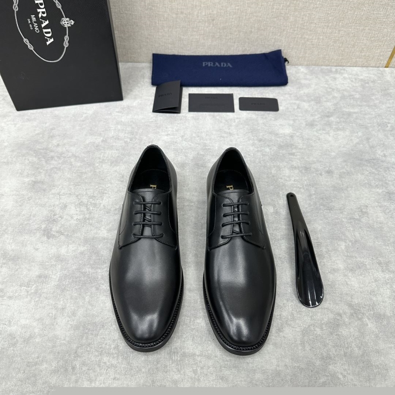 Pra*a leather shoes